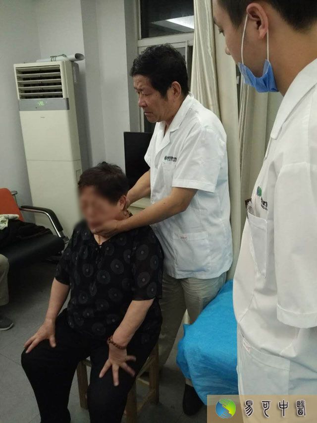 沈锡山带着张魁看诊
