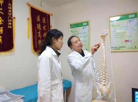 十年磨一剑研发“治筋利器”，解决颈肩腰腿痛难题，南京筋伤治疗中心“匠人医生”受病友热捧