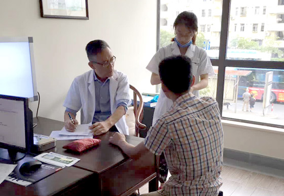 颈肩腰腿痛，当心“筋伤”变“骨损”易可“筋伤中心”治筋达人，“治筋”防复发有一套